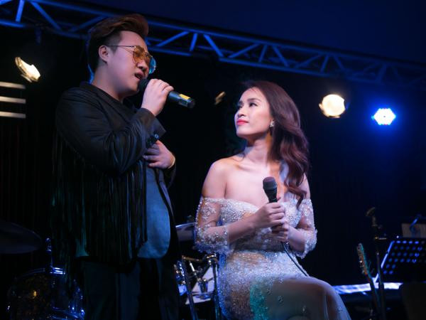 Clip hay: Trung Quân ga lăng hát tone nữ để Ái Phương tỏa sáng