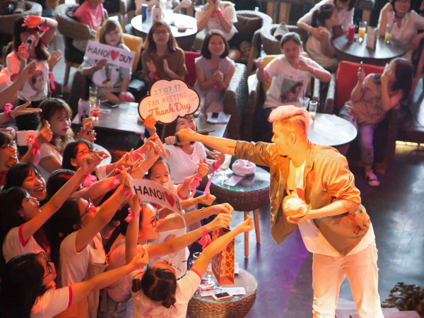 Thanh Duy "quẩy" hết mình cùng các fan trong buổi fan meeting đầu tiên tại Hà Nội 