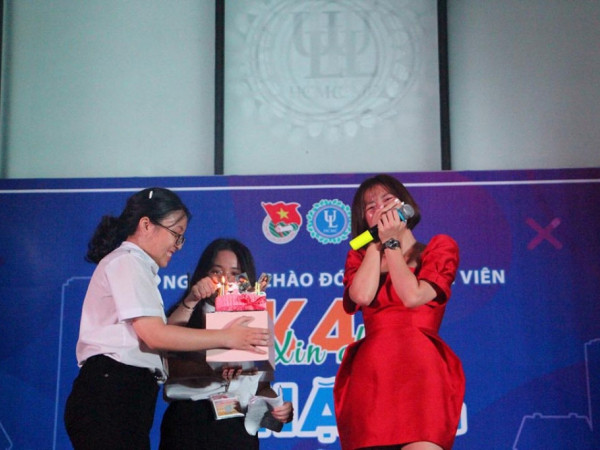 Được Trúc Nhân bí mật ghé thăm, Văn Mai Hương bất ngờ bật khóc nức nở ngay trên sân khấu