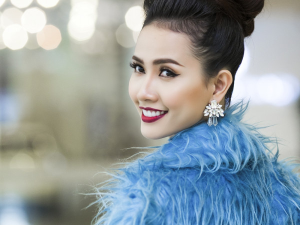 Phan Thị Mơ diện áo khoác lông vũ lấp lánh cùng đầm đuôi cá nổi bật tại sự kiện