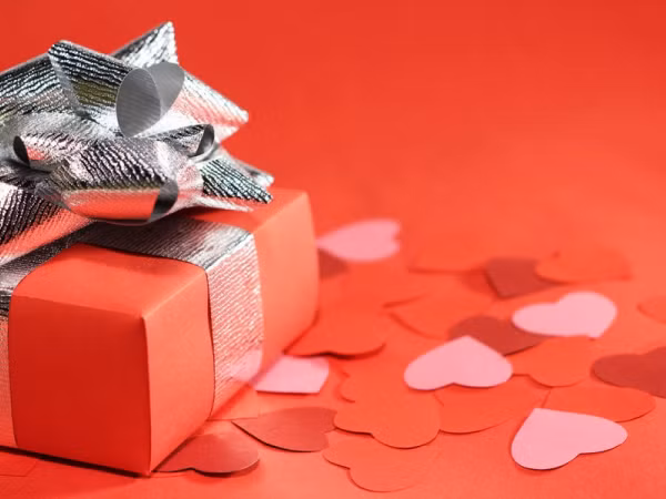 Còn chờ gì nữa mà bạn chưa gói ghém yêu thương trong những bao lì xì đỏ thắm 