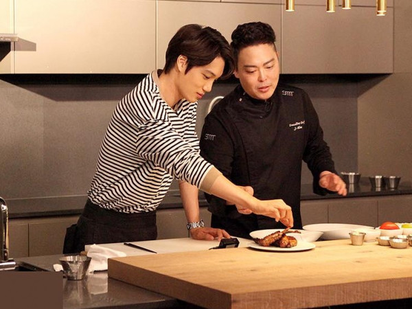 Quá đỗi tự hào khi thấy idol K-Pop nào cũng thích mê đồ ăn Việt Nam