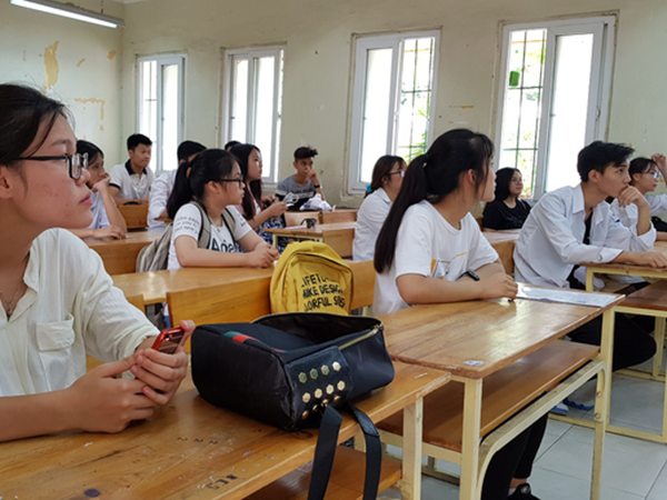 Thí sinh thức trắng đêm, vắt kiệt sức ôn thi THPT quốc gia 2019