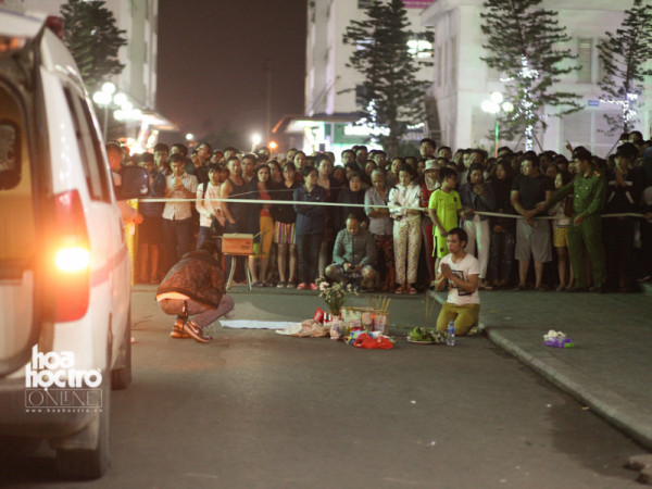 Hiện trường vụ thi thể trẻ sơ sinh nghi rơi từ trên cao xuống ở chung cư Linh Đàm 