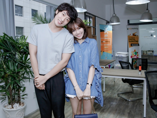 Hari Won trẻ trung quên tuổi tập thoại cùng dàn diễn viên của web-drama "Thiên Ý" 
