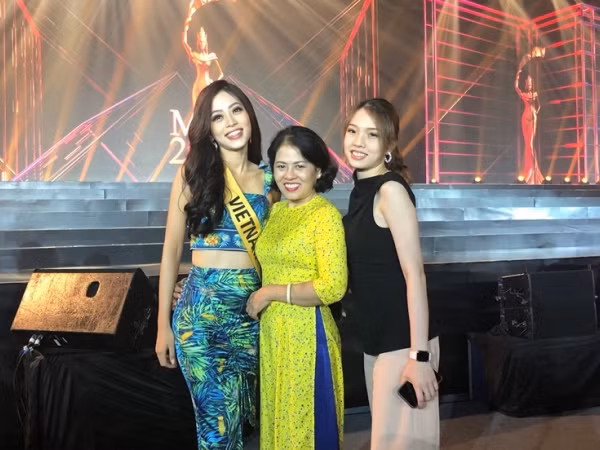 Phương Nga diện đầm xanh lộng lẫy tại đêm bán kết "Miss Grand International 2018"