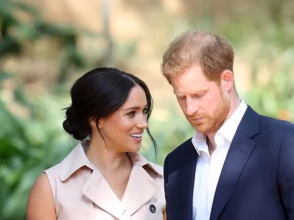 Instagram của Hoàng tử Harry và vợ tăng gần 1 triệu người theo dõi sau quyết định rời hoàng gia