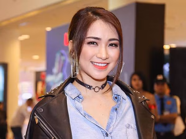 Hòa Minzy hoang mang vì gặp người truyền đạo của “Hội Thánh Đức Chúa Trời”