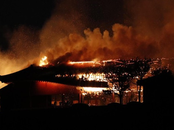 Cháy lớn phá hủy lâu đài cổ Shuri ở Nhật Bản