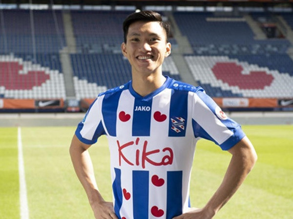 Văn Hậu được đá chính, fan Việt thi nhau cảm ơn trên fanpage CLB Hà Lan