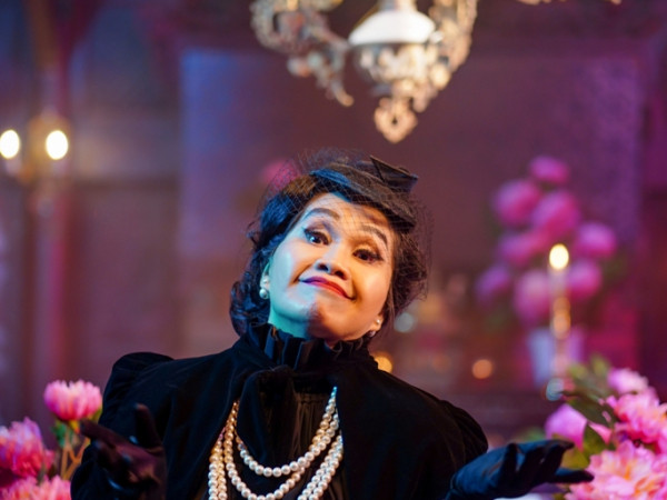 Nghệ sĩ Xuân Hương gây bất ngờ với tạo hình lạ trong teaser MV mới của ca sĩ Jun Phạm