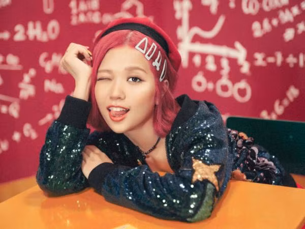 Suni Hạ Linh tóc hồng rực, khoe vũ đạo điêu luyện trong MV mới