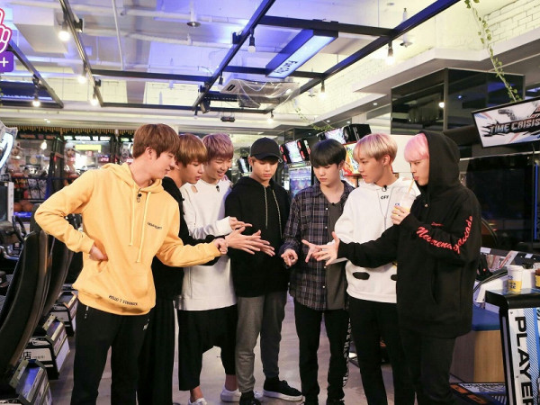 Tin hay không tùy bạn, nhưng BTS đã trở thành đại sứ của trò “Kéo búa bao”