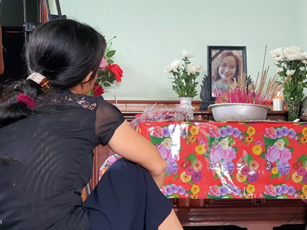 Lời kể của bố mẹ có con mất liên lạc trên đường sang Anh