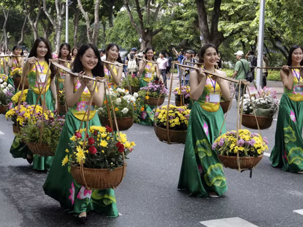 Hà Nội: 5000 người khuấy động lễ hội lớn chưa từng có bên hồ Gươm