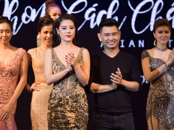 Bất ngờ với khả năng catwalk không thua kém người mẫu chuyên nghiệp của diễn viên hài Nam Thư