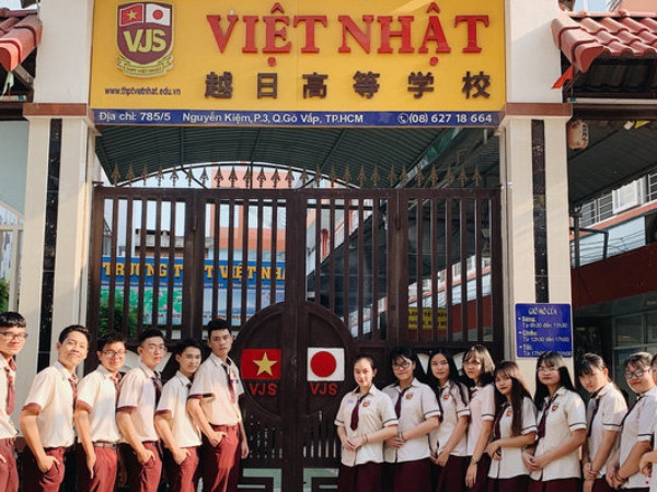Giữa dịch corona, thầy hiệu trưởng viết tâm thư: "Họ đã chết cho hàng triệu người được sống!"