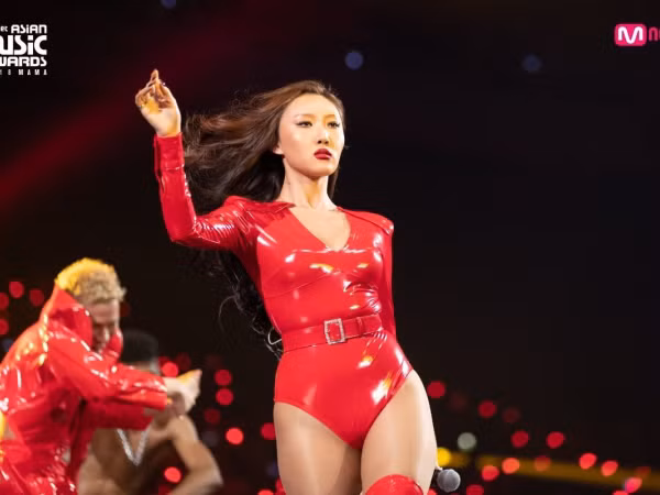 BXH giá trị thương hiệu thành viên girlgroup tháng 12: Hwasa dẫn đầu nhờ phần trình diễn ở MAMA