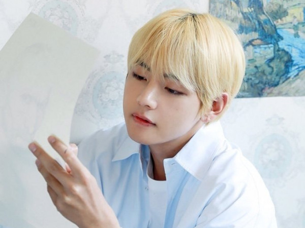 Một lần nữa, V (BTS) lại có cây đũa thần chạm vào đâu thứ đó cháy hàng