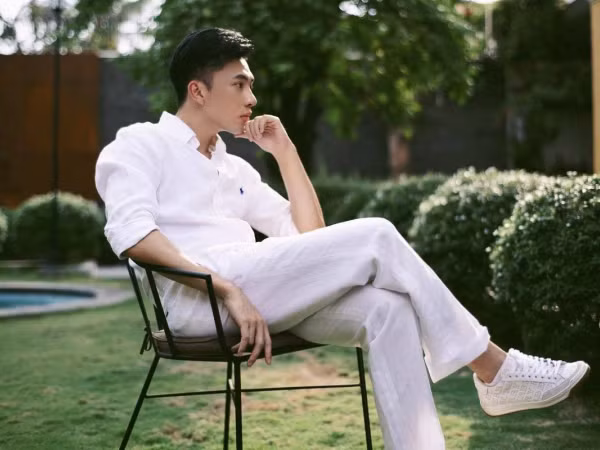Chàng CEO điển trai khiến cư dân mạng “thức tỉnh" với câu chuyện suýt chết vì tham công tiếc việc 