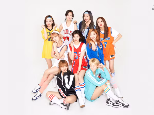 TWICE tung bộ sưu tập trang sức siêu xinh, ONCE cẩn thận kẻo "cháy ví"!