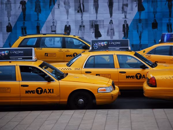 Bạn có biết tại sao taxi thường được sơn màu vàng không?