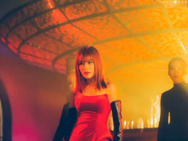 Sĩ Thanh ra mắt MV "Người dưng" vừa gai góc, vừa khiến khán giả xúc động