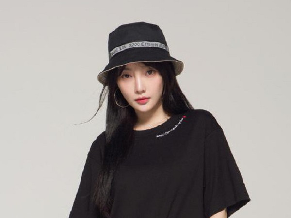 Bị khán giả tẩy chay vì ngoại tình, Lý Tiểu Lộ chuyển sang nghề bán hàng online