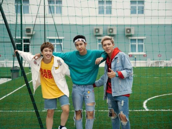 MONSTAR đáng yêu trong loạt ảnh nhá hàng MV Baby Baby phiên bản trường học