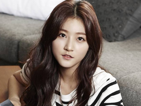 Nổi tiếng khi còn quá trẻ, Kim Sae Ron đã phải gánh chịu cực nhiều tổn thương 