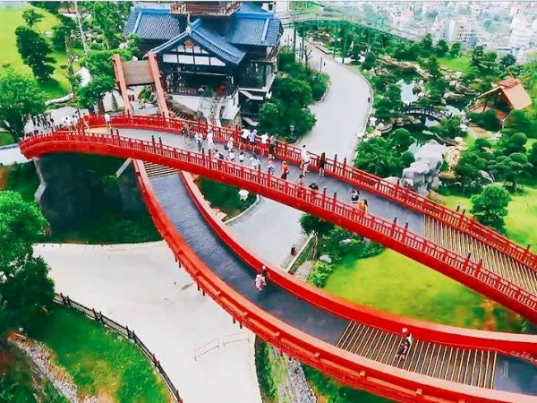 Phát sốt với cây cầu Koi mới nổi tại Sun World Hạ Long