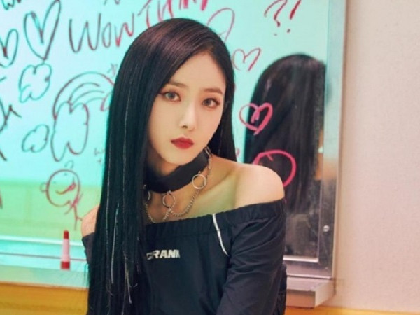 Các nữ idol K-Pop đang mê mẩn mốt tóc kim tuyến lấp lánh của thập niên 90