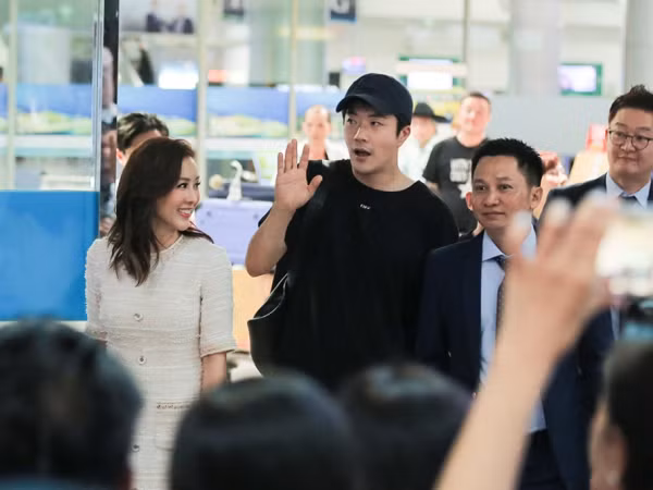 Tài tử Hàn Quốc Kwon Sang Woo xuất hiện trẻ trung trong lần đầu đến Việt Nam