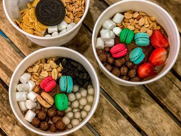 Milo đá bào càng thêm quyến rũ khi kết hợp với nữ hoàng bánh ngọt macaron