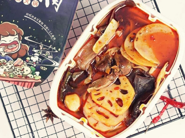 Có lẩu tự sôi từ giờ chẳng cần nồi niêu mà cũng có thể nấu lẩu khao bạn bè này