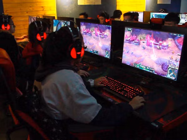 Game thủ chuyên nghiệp có phải là sự lựa chọn nghề nghiệp phù hợp cho teen Việt? 