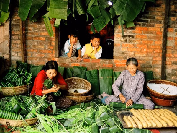 Đừng chê Tết ngày càng nhạt, vì bạn chưa trao tặng yêu thương ấm áp đó thôi