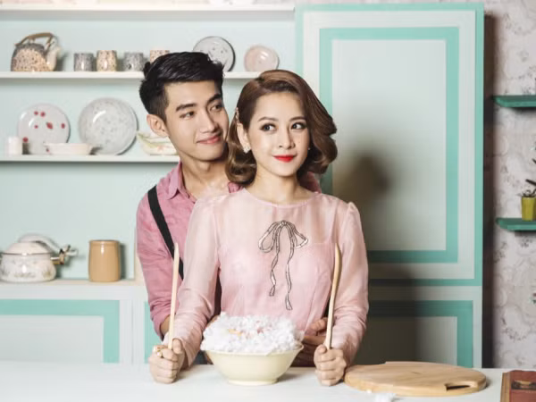 Chi Pu kể chuyện tình yêu với Quang Đăng trong MV “Em Sai Rồi Anh Xin Lỗi Em đi”
