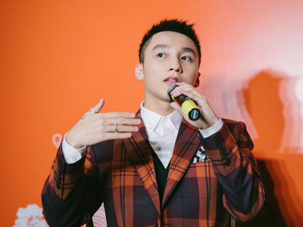 Sơn Tùng M-TP giới thiệu tự truyện "Chạm tới giấc mơ" mong truyền cảm hứng cho giới trẻ