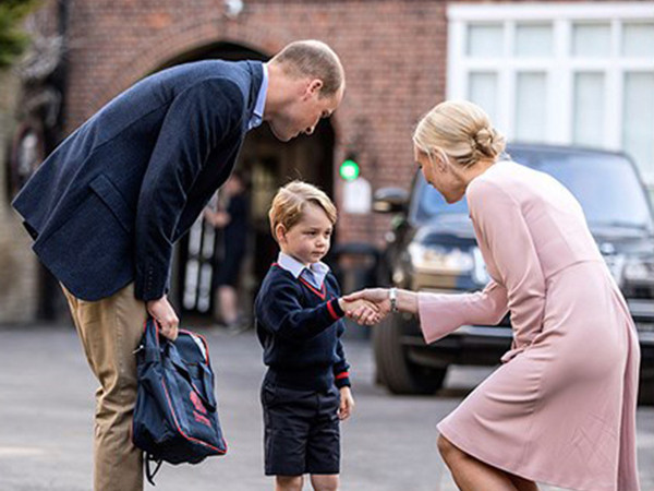 Hình ảnh đáng yêu của các hoàng tử và công chúa trong ngày đầu đi học