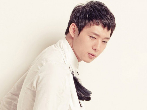 Park Yoochun (JYJ) bị nghi là người cung cấp chất cấm cho hôn thê cũ Hwang Hana