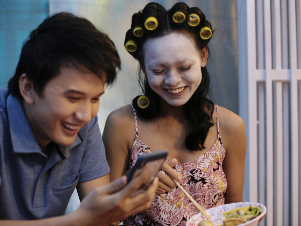 Chân mày của Mai Ngô lại bị... "mất tích" trong phim điện ảnh "Thạch Thảo"