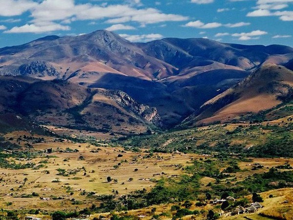 Quyết định đổi tên đất nước vì không muốn bị nhầm với Thụy Sĩ 