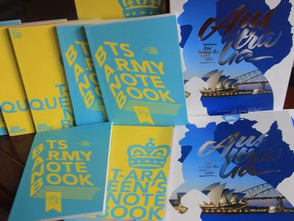 Sổ tay phụ kiện BTS và T-ARA đính kèm sách du học Úc, bạn có chưa?