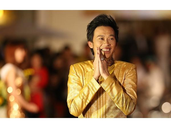Kênh riêng của danh hài Hoài Linh đạt nút play bạc từ Youtube
