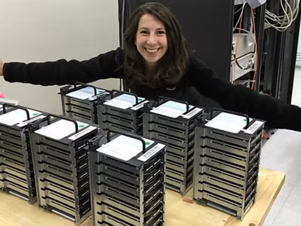 Katie Bouman - Cô gái đứng sau bức ảnh chụp hố đen đầu tiên trong lịch sử