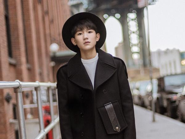Vương Nguyên (TFBOYS) khoe vẻ đẹp chuẩn "soái ca" giữa đường phố New York