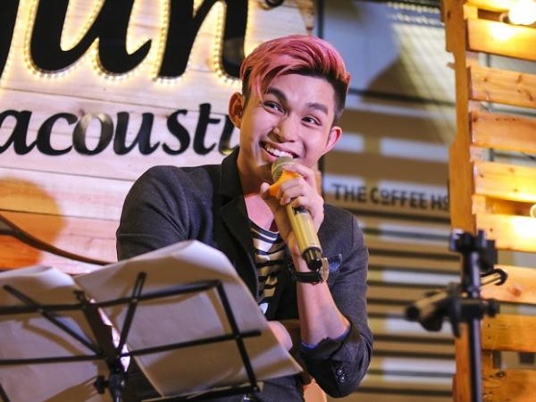 Jun Phạm mang loạt hit của Lam Trường, Đan Trường vào đêm nhạc riêng đầu tiên