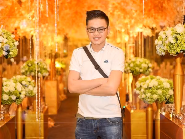 Làm quen với chàng trai chuyên thiết kế yến tiệc lung linh cho sao Việt