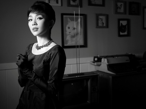 Tóc Tiên hóa thành huyền thoại Audrey Hepburn trong bộ ảnh mang phong cách retro